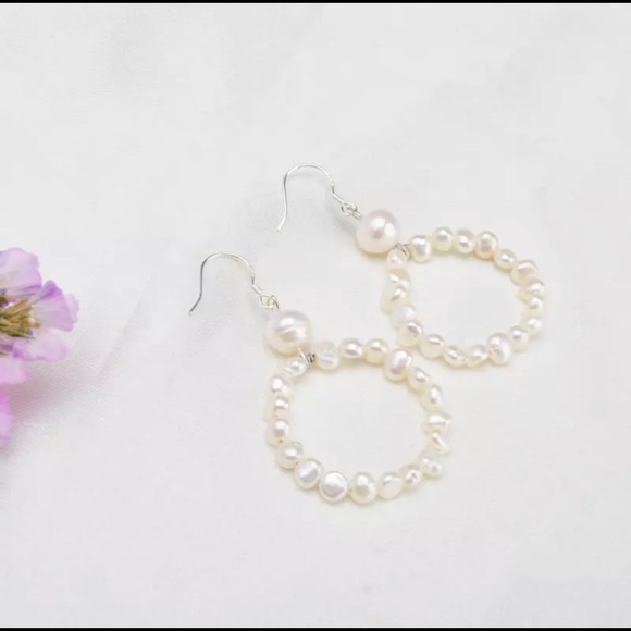 ⚠️SOLD OUT⚠️Natural Pearl Dangle Earrings - Picture 3 of 12